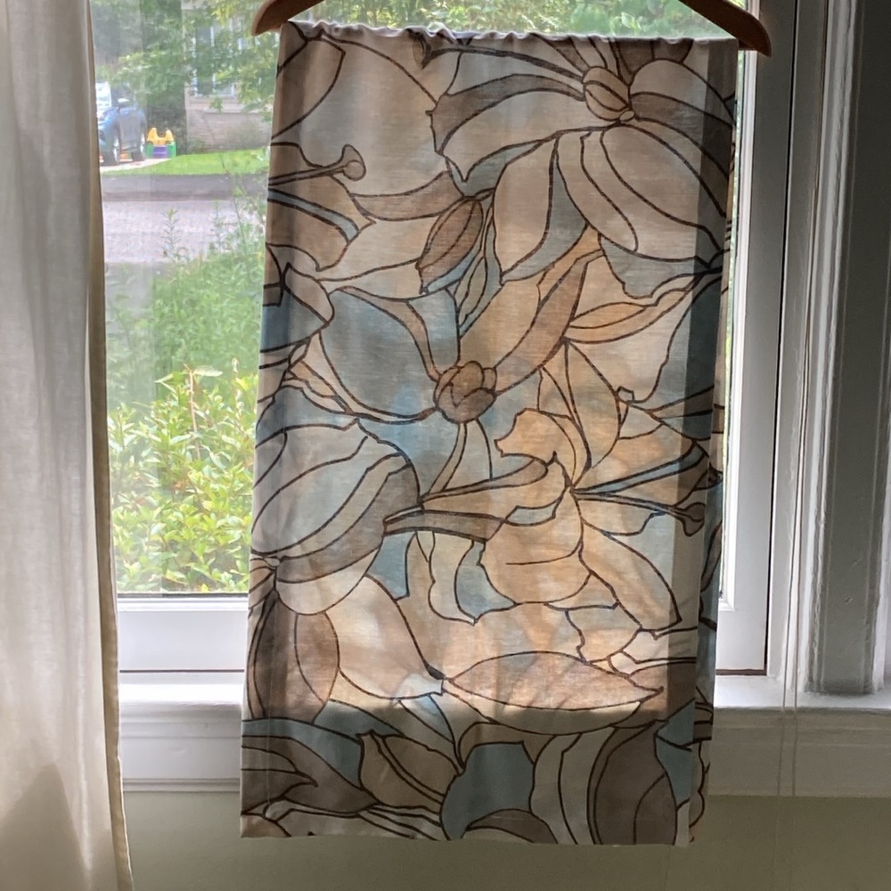 NWOT cotton linen table runner from Kid, Norway. 60” Spring Easter Summer.